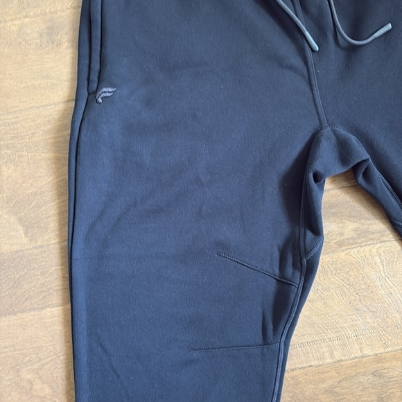 EUC Fabletics Men’s Joggers Fleece Interior Black Size XXL - Picture 3 of 6